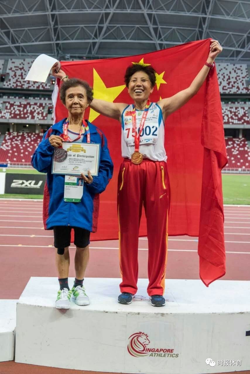 我九游体育身边的健身达人 拿了119枚金牌的济南“冠军奶奶”分享跑步“秘诀”：年轻人要注意脚步 老年人要跑得舒服(图8)