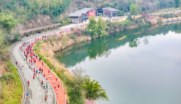 九游体育山水相依好风光 2026重庆铜梁马拉松3月15日鸣枪开跑(图2)