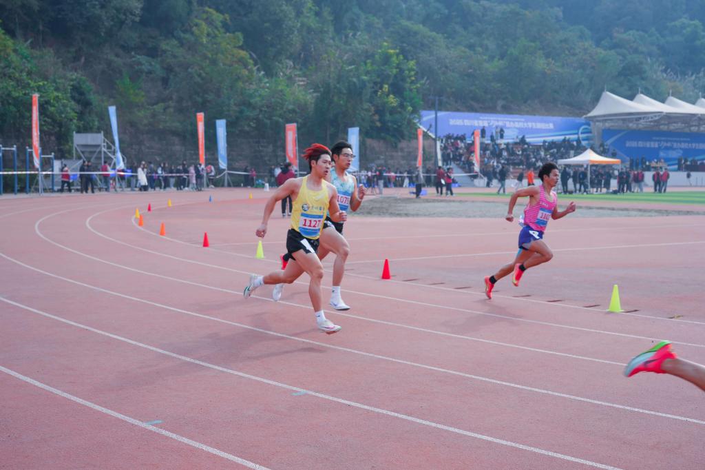 田径甜妹主场闪耀 刘峡君7秒38摘60米银牌九游体育(图1)