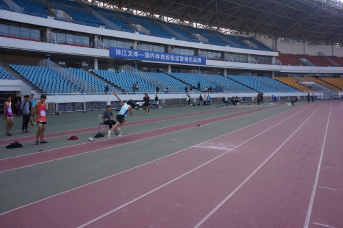 九游体育2026中国田径大众达标系列赛暨淮南田径公开赛火热举行(图1)