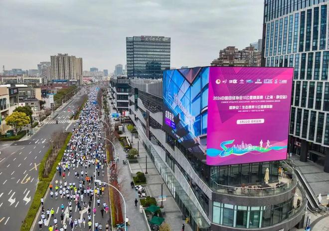 跑进花海！跑进春天！5000跑友畅享静安“Σ生态绣带”赛道九游体育(图7)