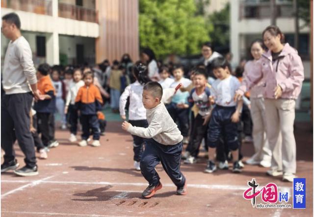 九游体育春潮涌动赛场少年逐梦飞扬 宜宾江安东城小学田径运动会圆满落幕(图3)