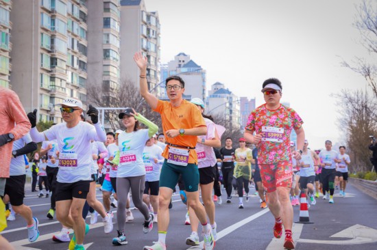 九游体育跑进春日多巴胺中国田协10公里精英赛大宁公园鸣枪(图5)