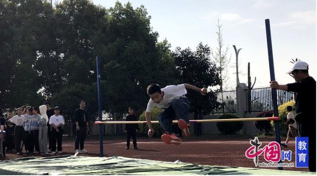 九游体育尚美少年展风采跃动赛场向未来 峨眉二小举行第55届田径运动会(图5)