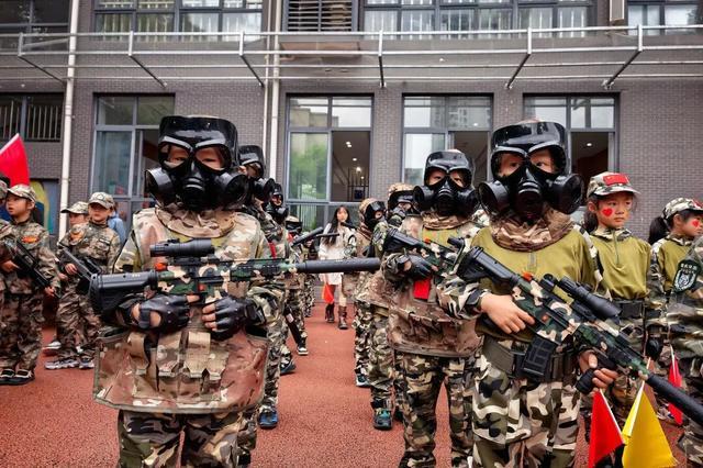 沙坪坝区高滩岩小学第十三届运动月暨第32届春季田径运动会开幕式燃情九游体育启幕(图9)