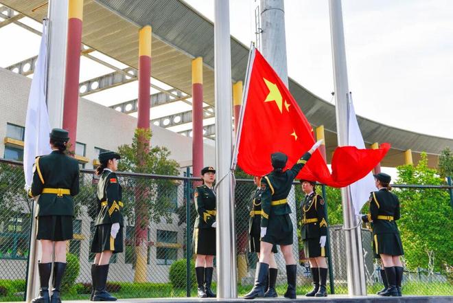 九游体育燃动绿茵场！宝鸡职院第二十届春季田径运动会激情开赛(图4)