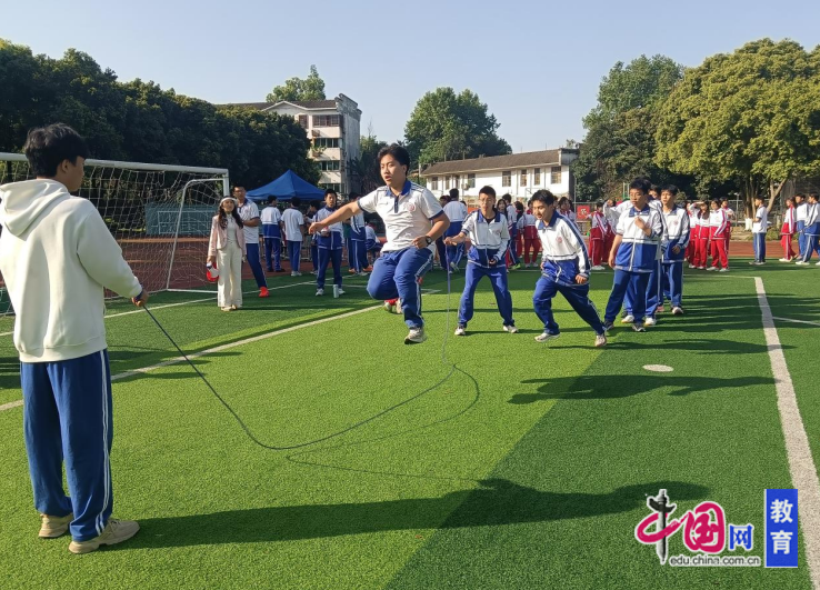 九游体育跃动青春力量闪耀赛场光芒 成都青羊综合高中首届田径运动会圆满举行(图3)