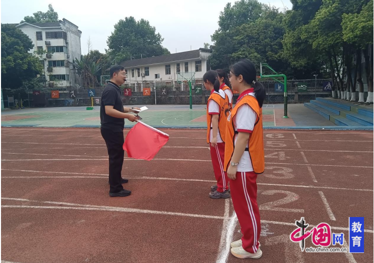 九游体育跃动青春力量闪耀赛场光芒 成都青羊综合高中首届田径运动会圆满举行(图4)