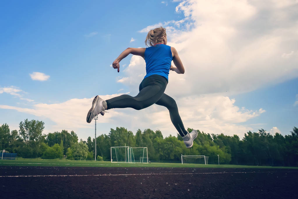 运动闪耀青春拼搏绽放活力九游体育(图1)