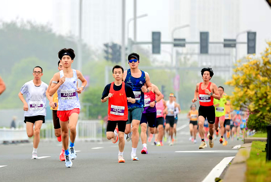 2026中国田径协会10公里精英赛（漳州·芗城站）鸣枪开跑九游体育(图1)