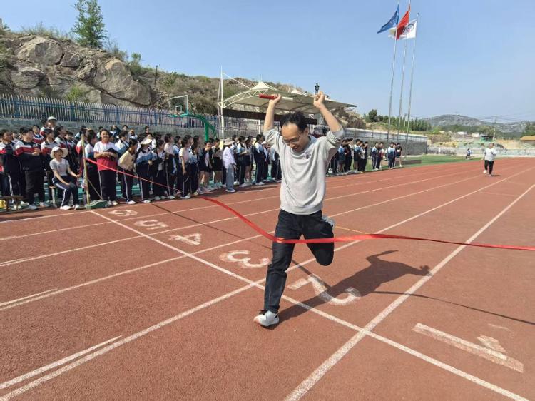 九游体育莱芜区和庄学校举行2026春季田径运动会(图4)