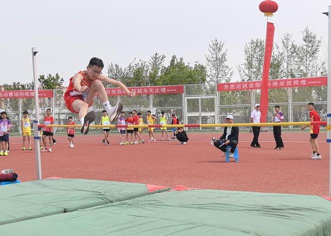 白水县第24届中小学生田径运动会成功举办（组图）九游体育(图3)