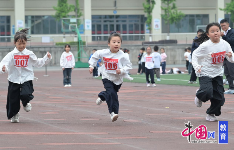 九游体育运动健儿展风采 乐山嘉州学校举办小学部第十届田径运动会(图2)
