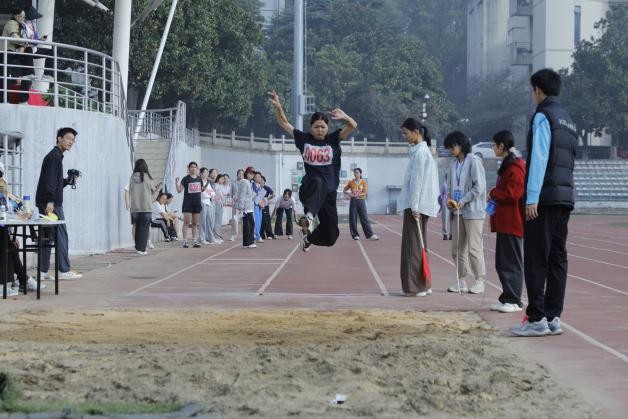 我市中小九游体育学生田径运动会打破3项省纪录(图1)