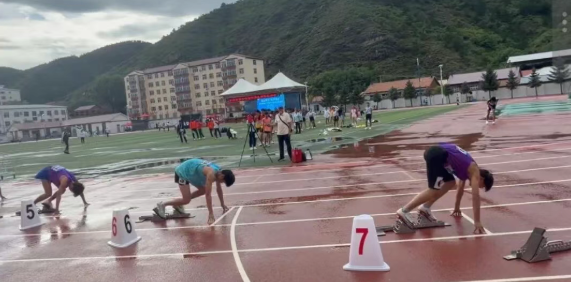 九游体育驰骋赛场创佳绩松山学子绽芳华——我区代表队在赤峰市第十七届中学生田径运动会斩获多项桂冠(图4)