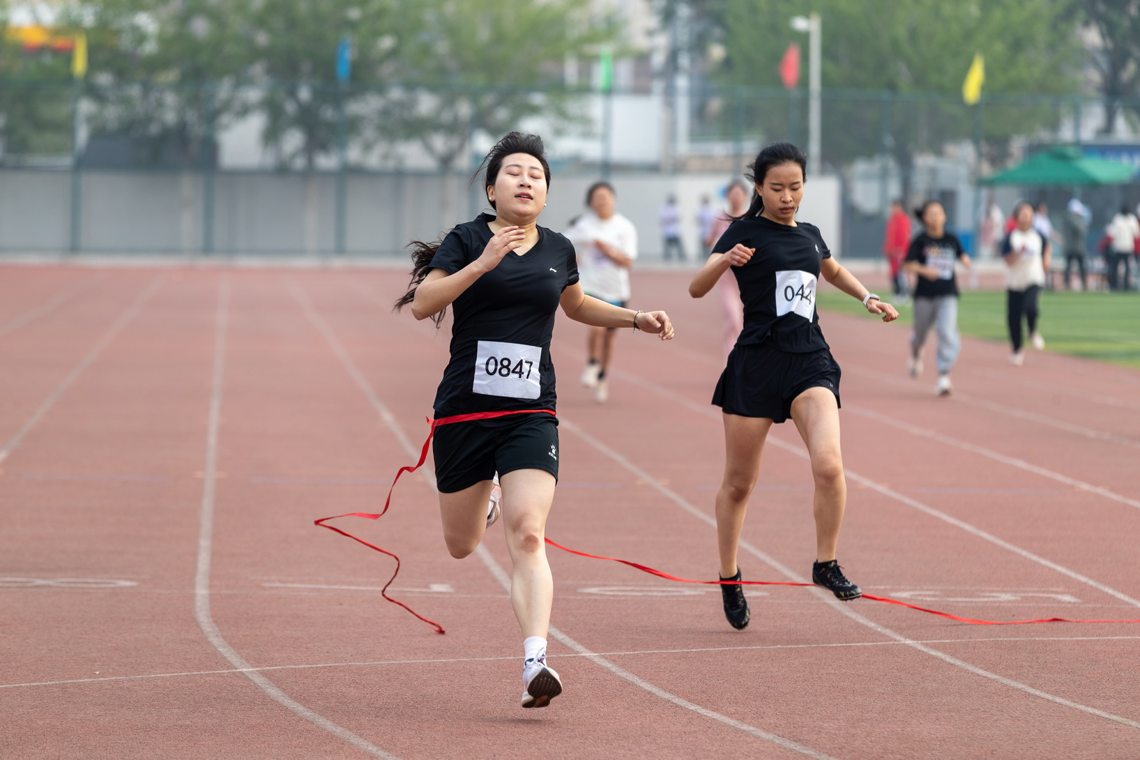 九游体育全国青少年田径运动会：张可依刷新女子100米栏赛会纪录(图1)
