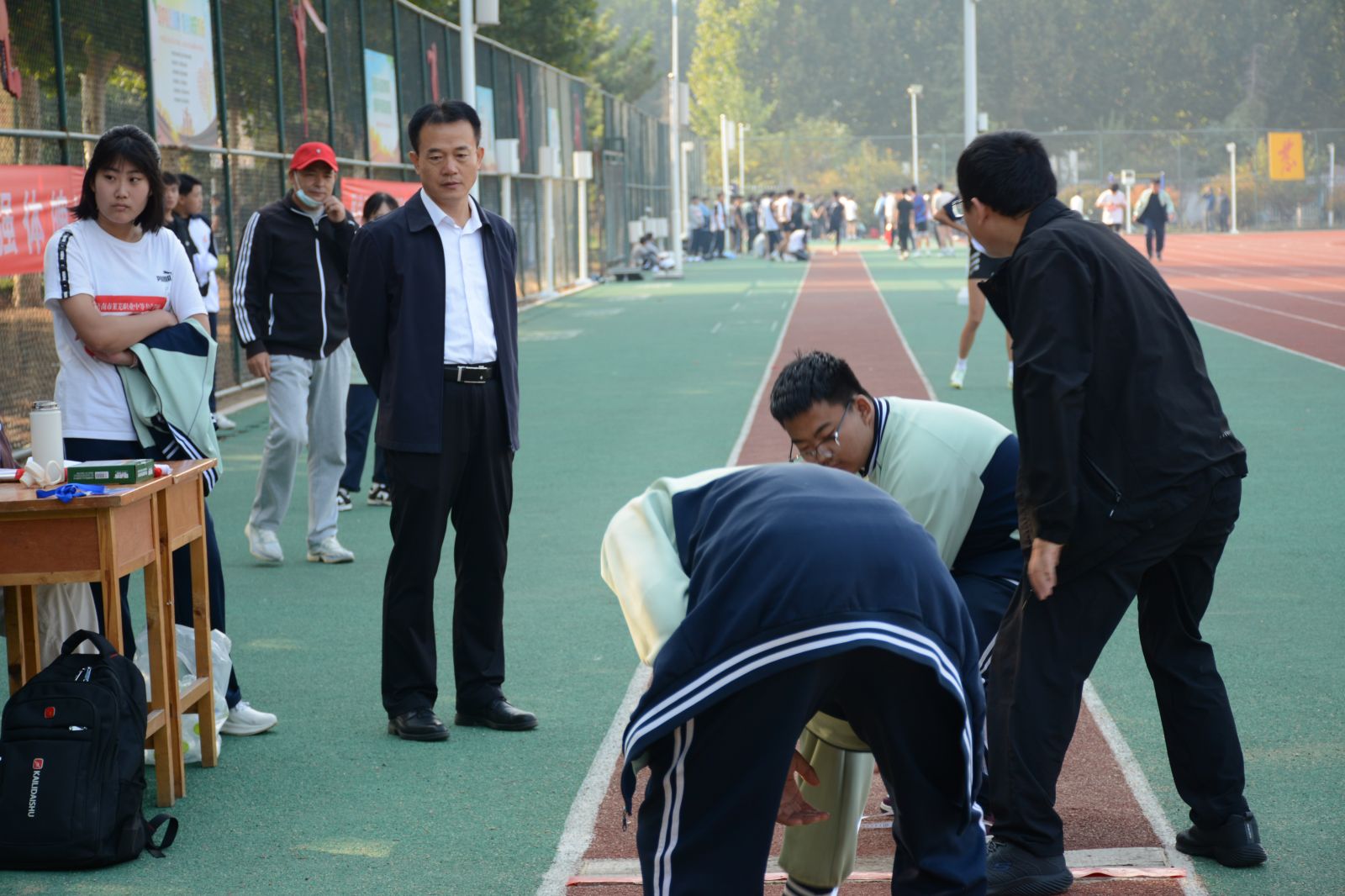 济南九游体育市莱芜职业中专2026年秋季田径运动会顺利闭幕(图3)